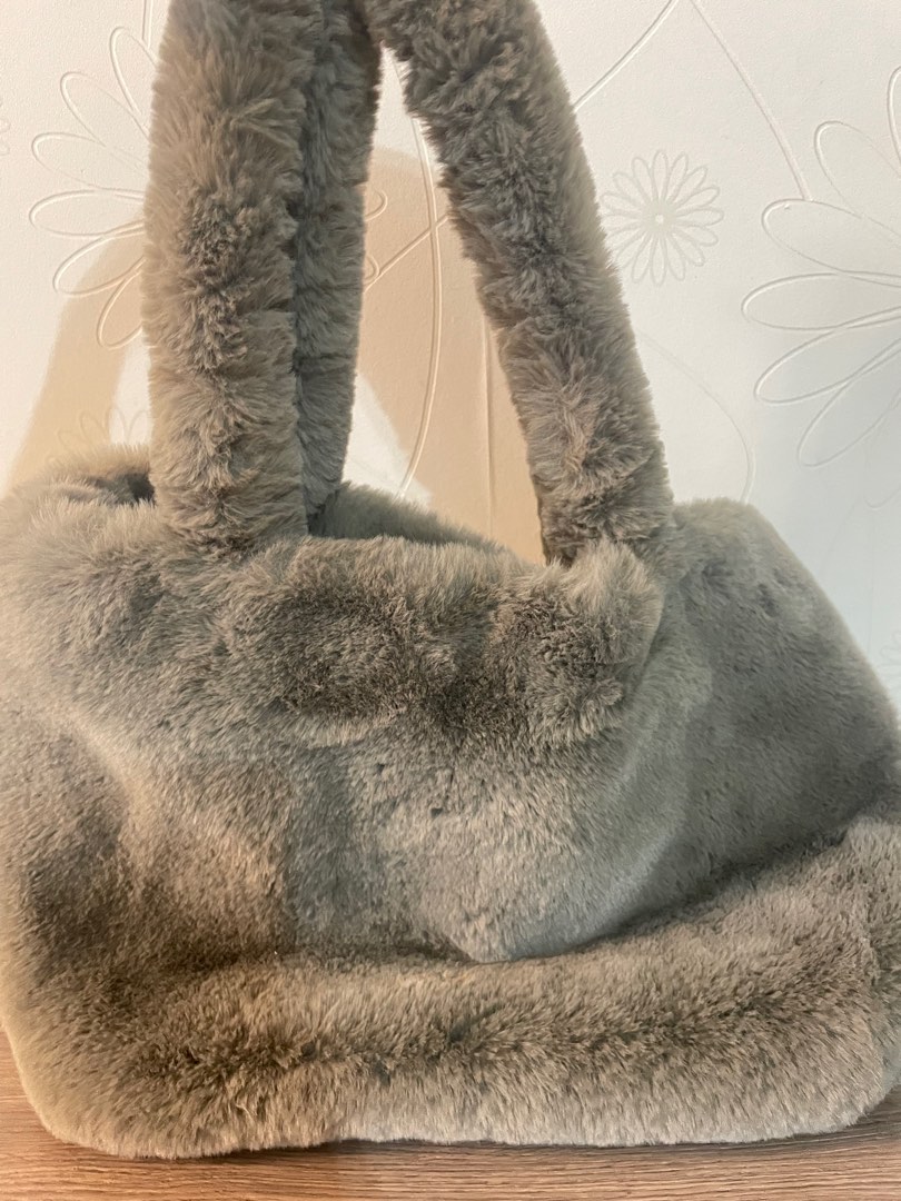 Preloved H M fluffy bag Women s Fashion Bags Wallets Shoulder