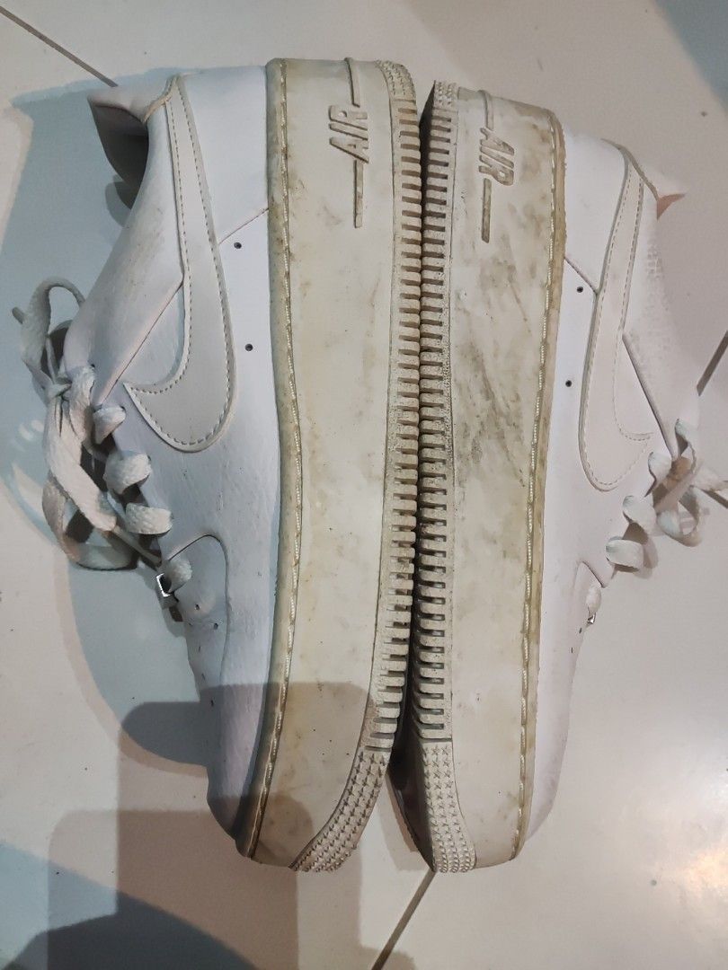Preloved Nike AF1 (Category: Sneakers) located in Singapore. Submitted by cherry_p0p (Listing ID 1246775266, Image 2). Description: Bought quite some time ago but rarely use now. Not for fussy, doesn't come with the box. Self collection at Sengkang..