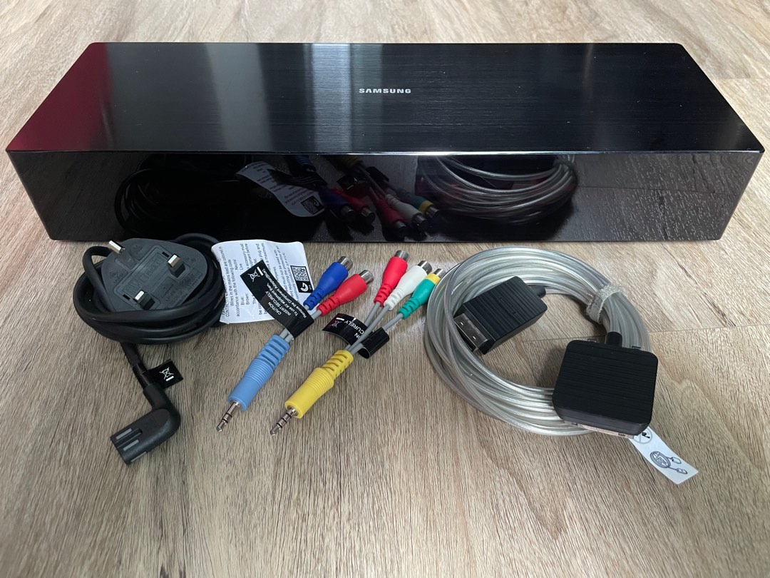 Samsung Q7/Q8 One Connect Box in Prestine condition, TV & Home