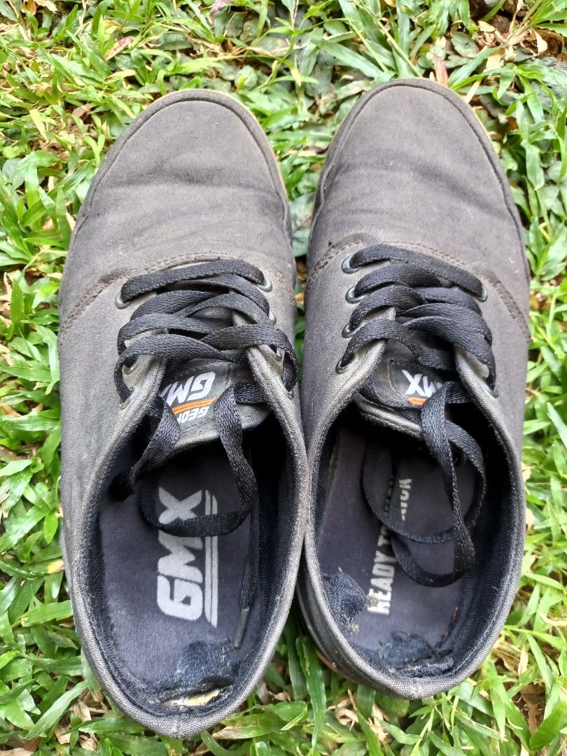 harga sepatu geoff max footwear