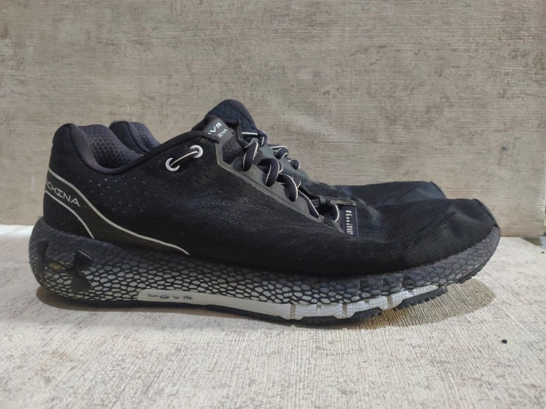 Sepatu running shop under armour