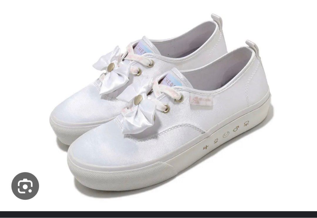 Sailor moon sales x skechers sandals
