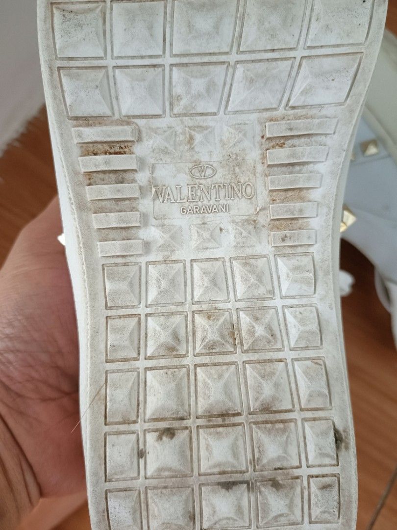 Valentino sneakers (Category: Sneakers) located in Gapan. Submitted by prelovedstuff32 (Listing ID 1246766078, Image 3). Description: super comfy good for everyday used.