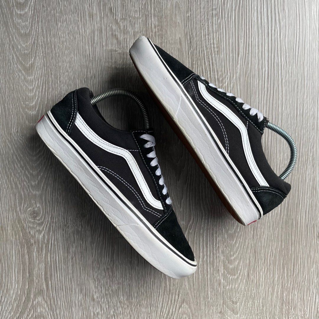 VANS OLDSKOOL 6.5 UK Men s Fashion Footwear Casual shoes on