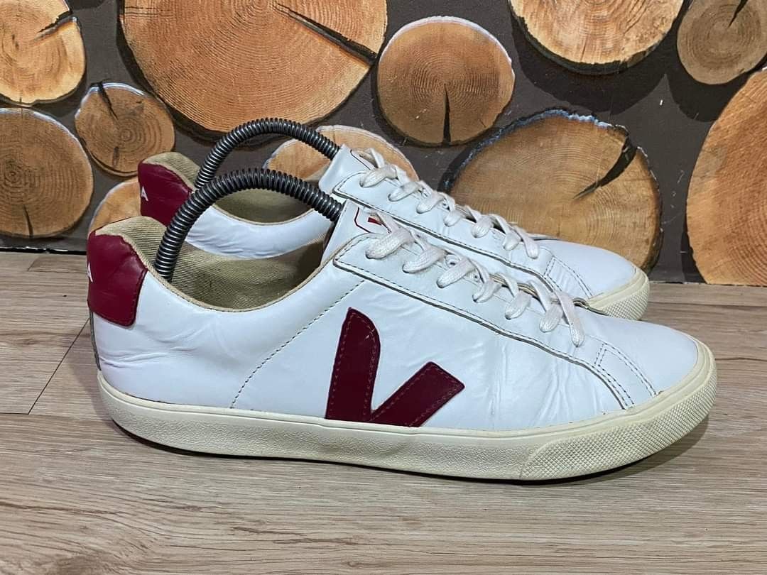 Veja esplar on sale white red