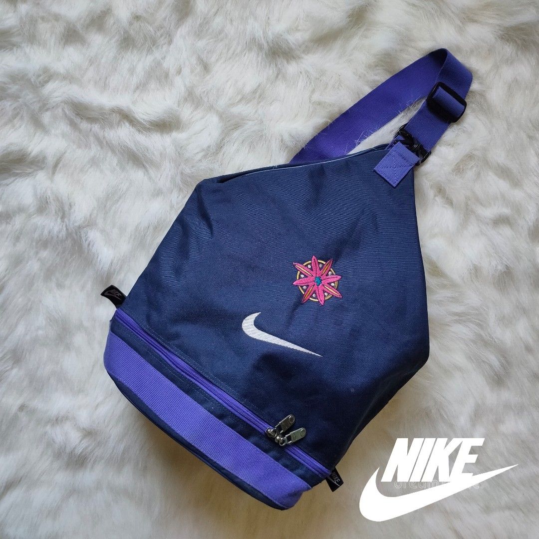 Nike Crossbody Bag Medium, Men's Fashion, Bags, Sling Bags on Carousell