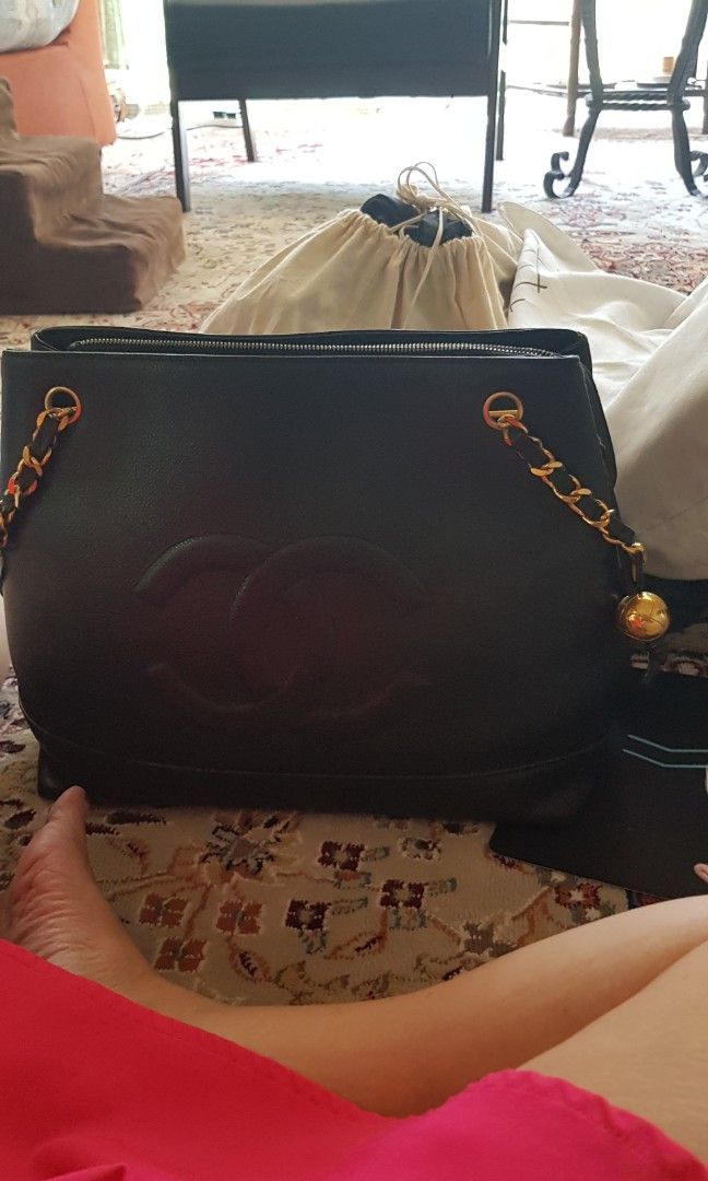 Vintage Timeless Chain Shoulder Bag Caviar, Luxury, Bags & Wallets on  Carousell