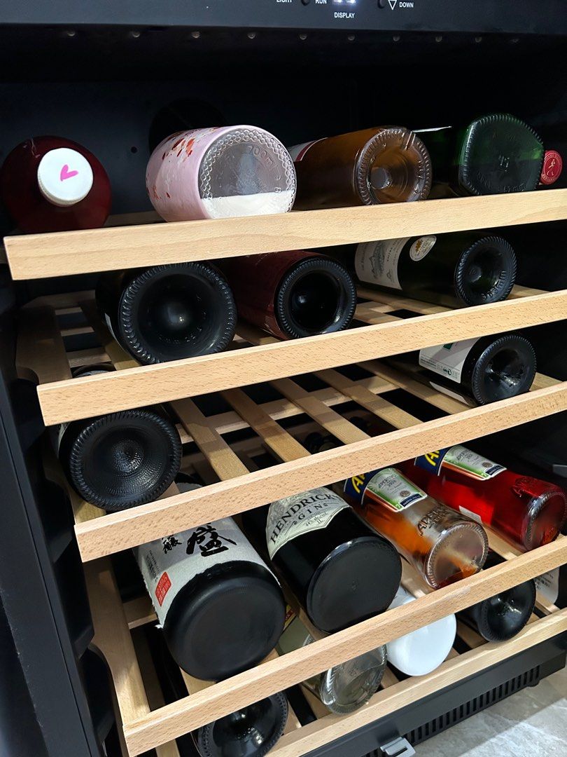 Vintec wine chiller, TV & Home Appliances, Kitchen Appliances, Wine