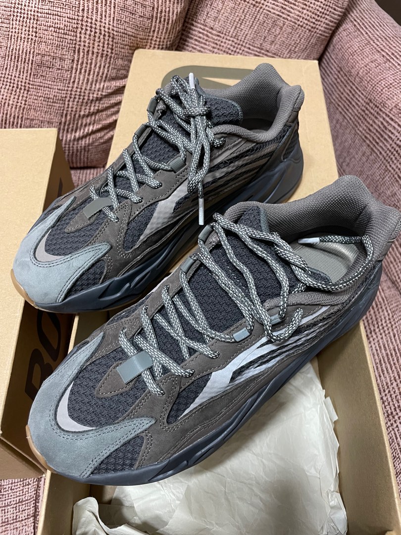 yeezy 700v