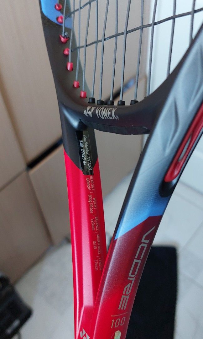 YONEX VCORE 100 2023 Grip2, 運動產品, 運動與體育, 運動與體育- 球拍 