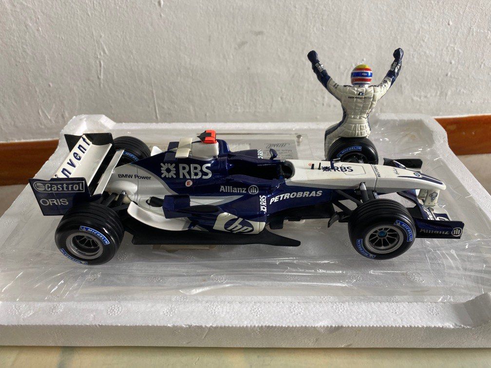 1:18 hot wheels Williams F1 limited edition #2587/3000 Australian Mark  Webber car with racing overall suit patch worn by mark webber formula one  not