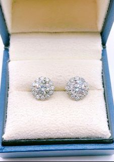 Luxury Idylle Blossom Diamond Stud Earrings