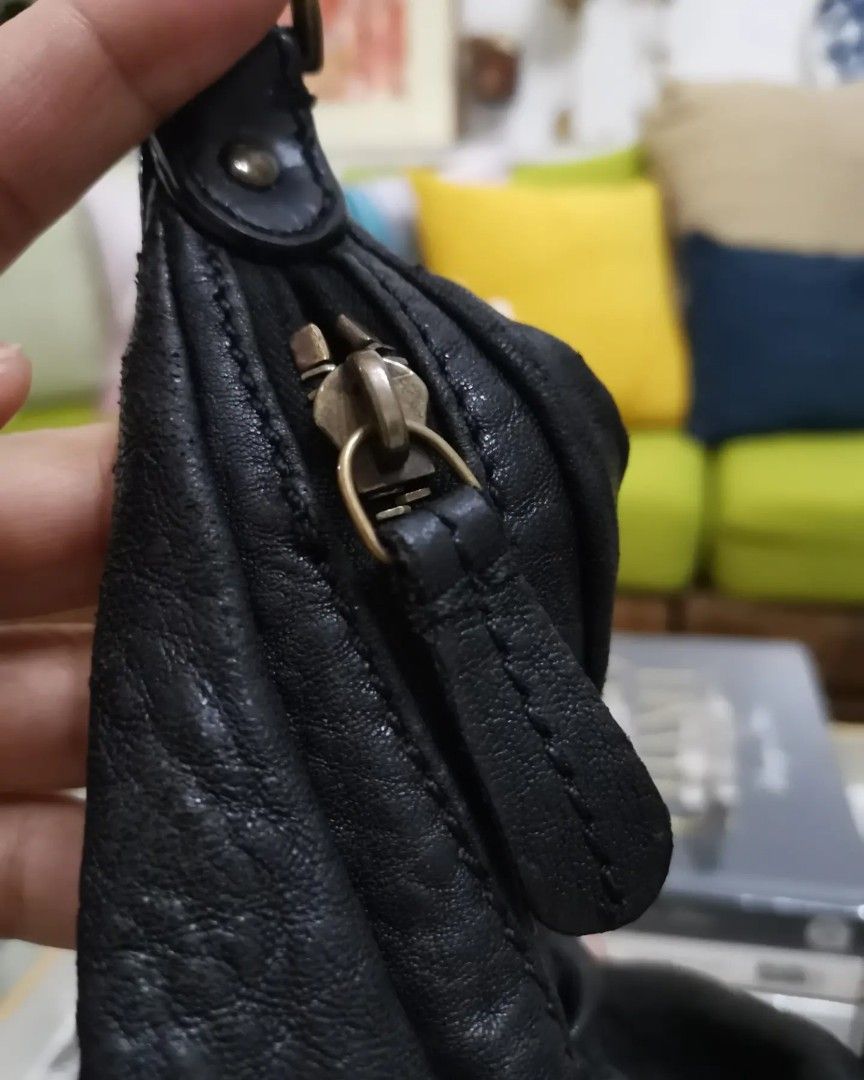 💯% Authentic Fendi Leather Tote Bag (Category: Luxury Bags & Wallets) located in Paranaque City. Submitted by luxehuntsmla.bymari (Listing ID 1251848324, Image 3). Description: 💯% Authentic Fendi Leather Shoulder Bag 👉 Rank A to AB (personal rate) 👉 With verbal authentication from B101Revenue (I can send pm from B101Revenue authentication if confirm sold) 👉Thick supple leather yet light weight).