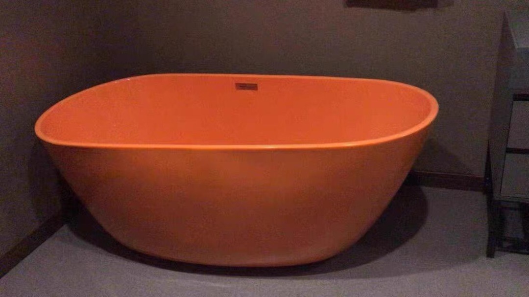 Bathtub, Furniture & Home Living, Bathroom & Kitchen Fixtures on Carousell