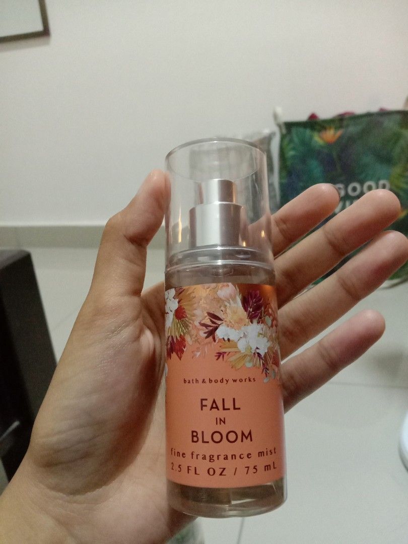  Bath & Body Works Fall in Bloom Fine Fragrance Body Mist Gift  Set 8 oz Pack Lot of 2 (Fall in Bloom) : Beauty & Personal Care