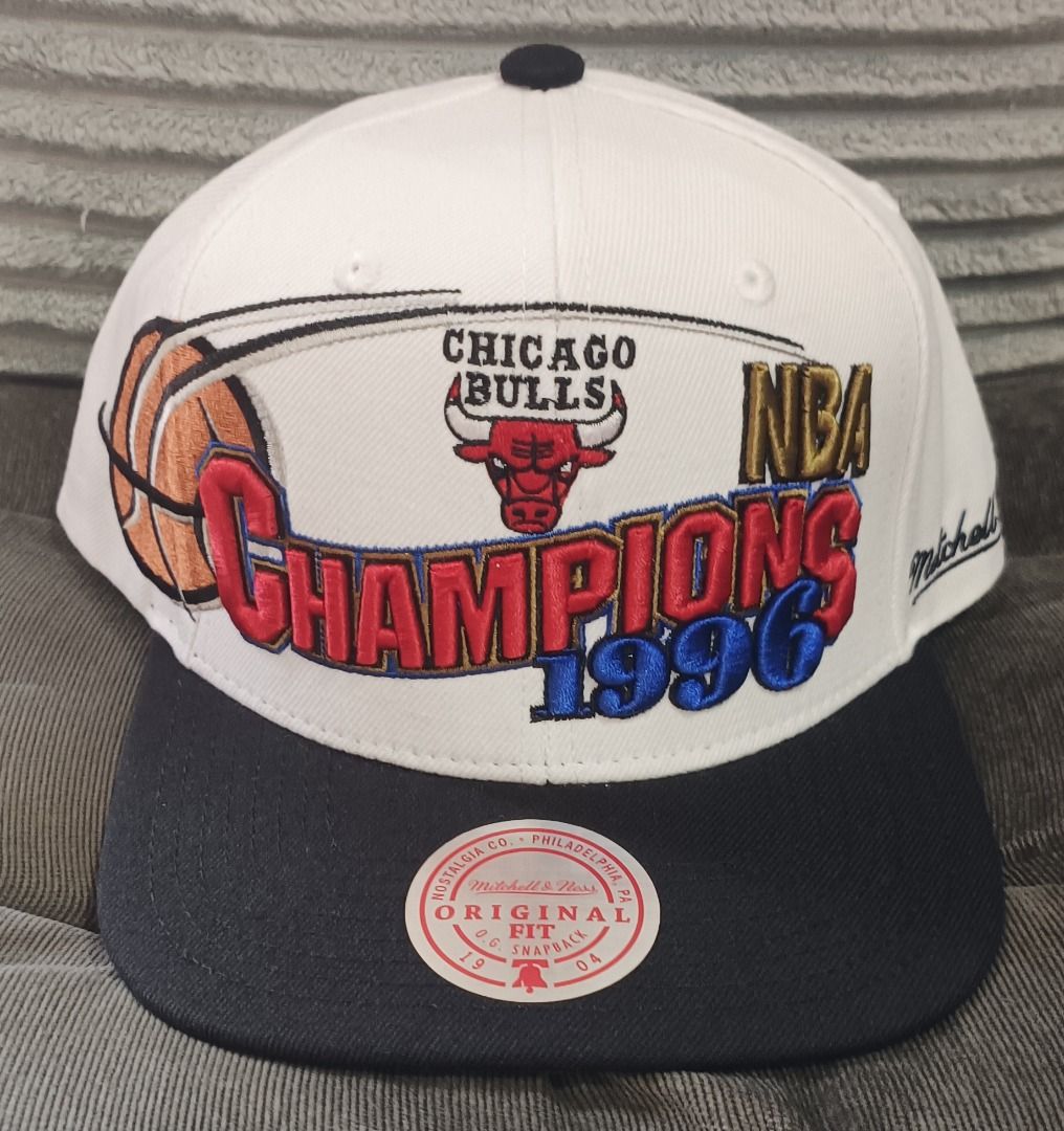 Authentic Mitchell & Ness CHICAGO BULLS cap, Men's Fashion, Watches &  Accessories, Caps & Hats on Carousell