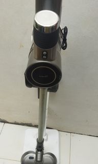 Bundling Kurumi Vacuum Cleaner KV10 with standing dock