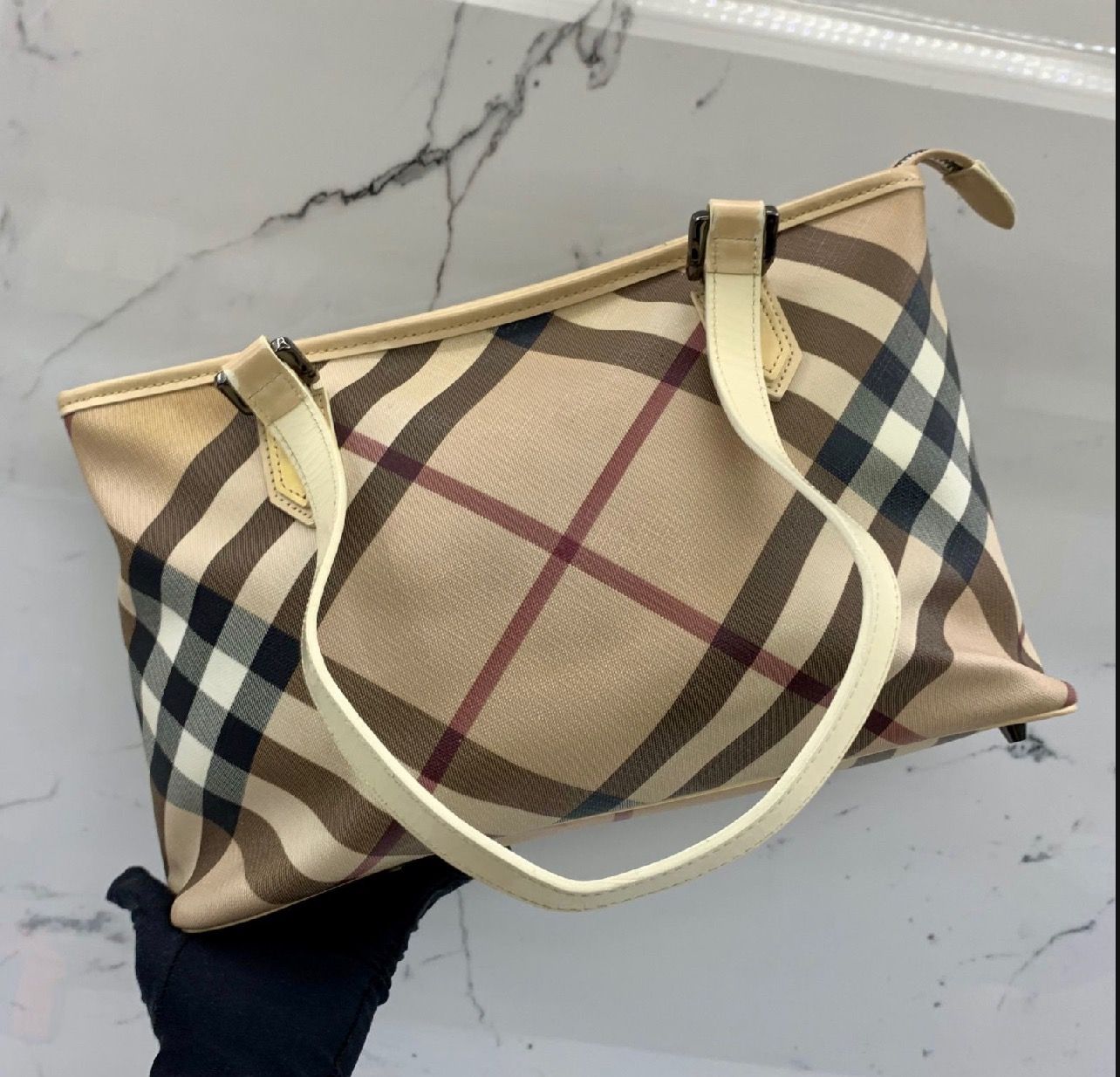 Burberry tote bag Luxury Bags Wallets on Carousell