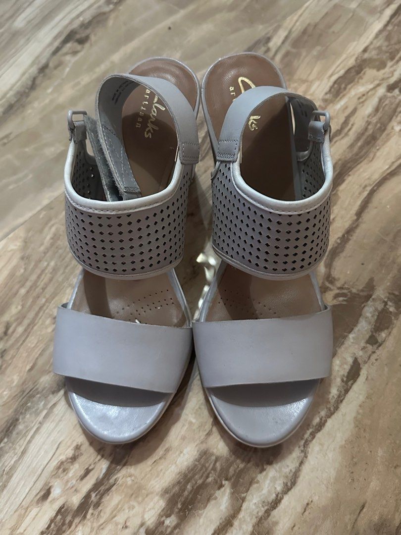 Clarks wedge sandals size 5 hotsell