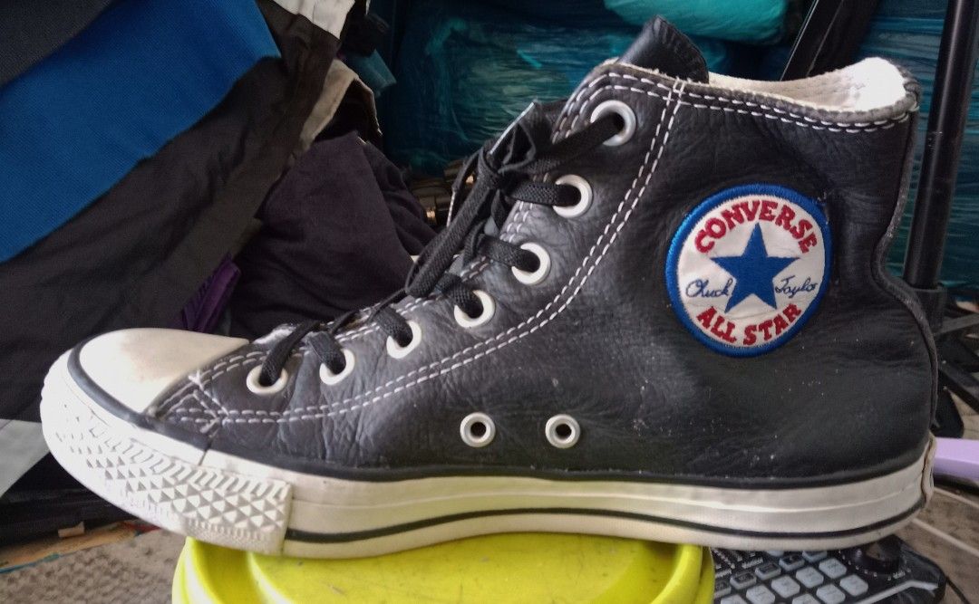 Converse leather Men s Fashion Activewear on Carousell
