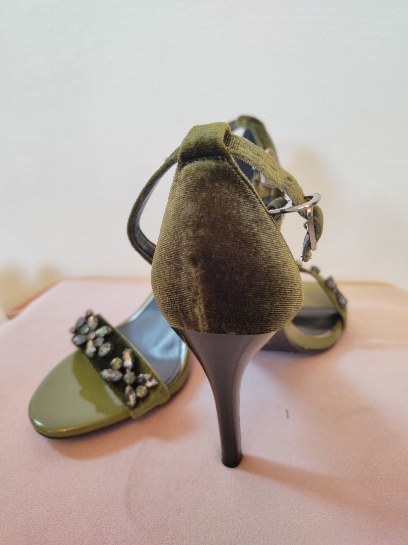 Green velvet kitten top heels