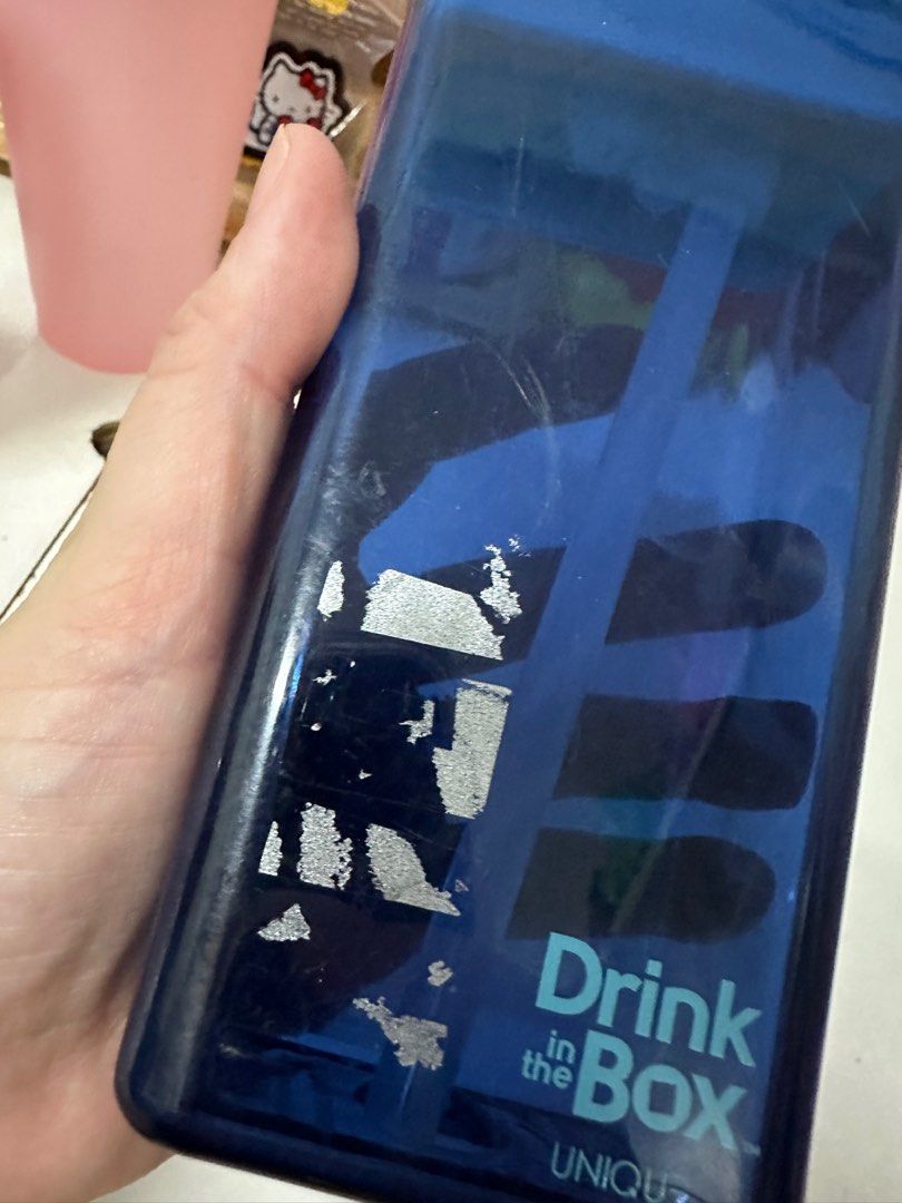 Drink in the Box (Category: Weaning & Toddler Feeding) located in Manila. Submitted by annabananna (Listing ID 1251887445, Image 3). Description: With decal marks and scratches. .