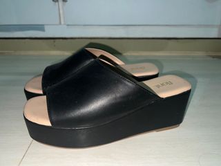 Fioni Black Platform Sandals Wedge Size 9  US9 (OK for wide feet)