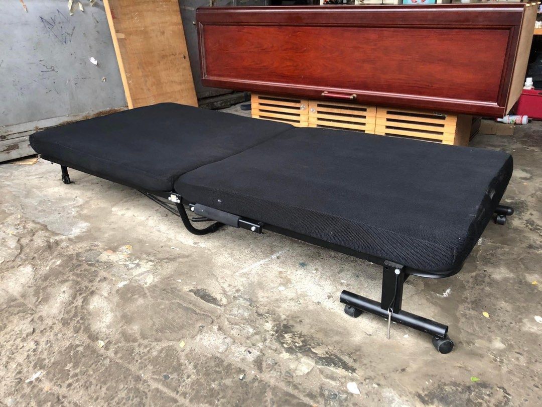 Folding bed Japan surplus (Category: Bed Frames & Mattresses) located in Manila. Submitted by Hezcki (Listing ID 1251869866, Image 2). Description: .