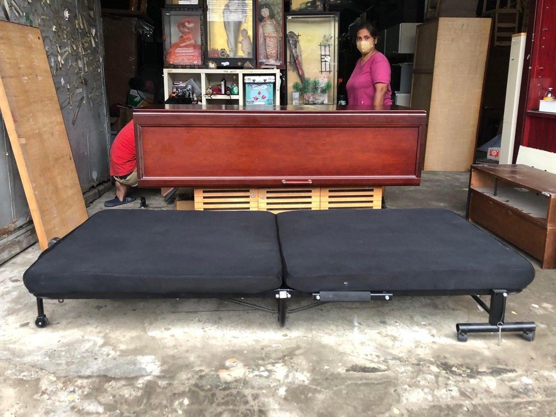 Folding bed Japan surplus (Category: Bed Frames & Mattresses) located in Manila. Submitted by Hezcki (Listing ID 1251869866, Image 3). Description: .