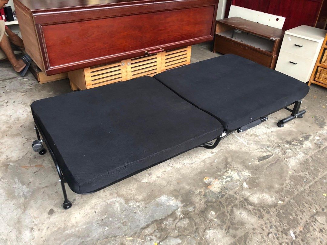 Folding bed Japan surplus (Category: Bed Frames & Mattresses) located in Manila. Submitted by Hezcki (Listing ID 1251869866, Image 1). Description: .