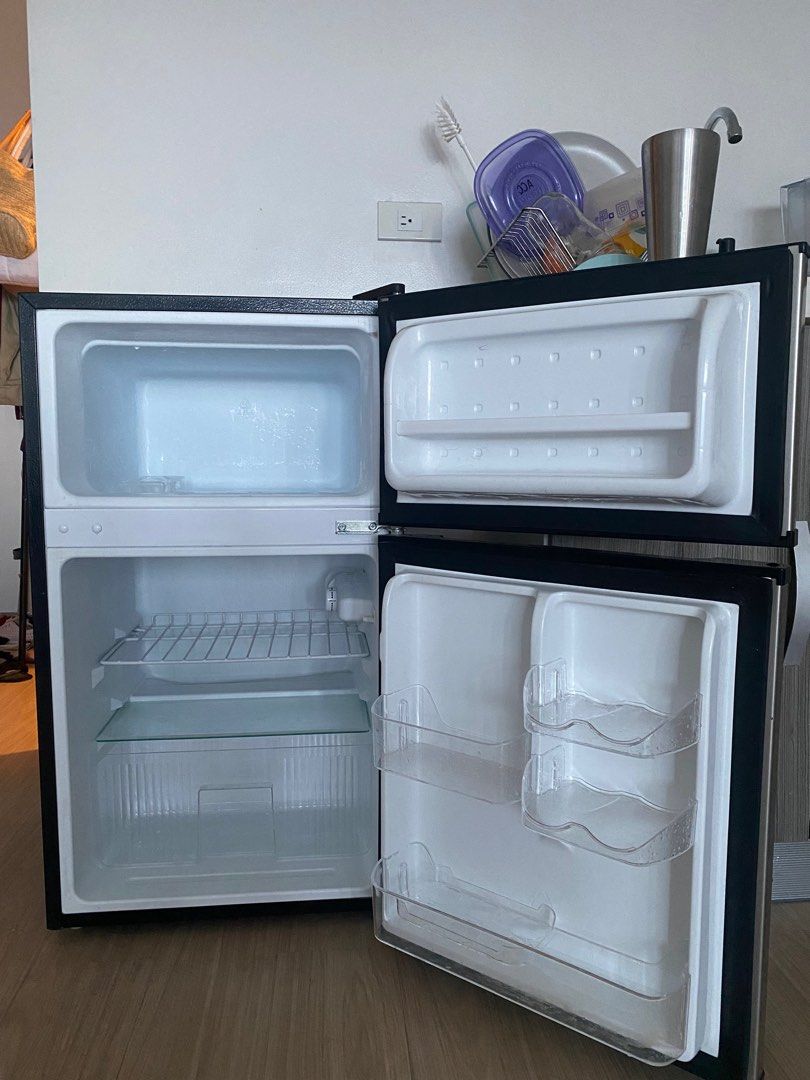 Fujidenzo 3.5 cu. ft. refrigerator, TV & Home Appliances, Kitchen Appliances, Refrigerators and