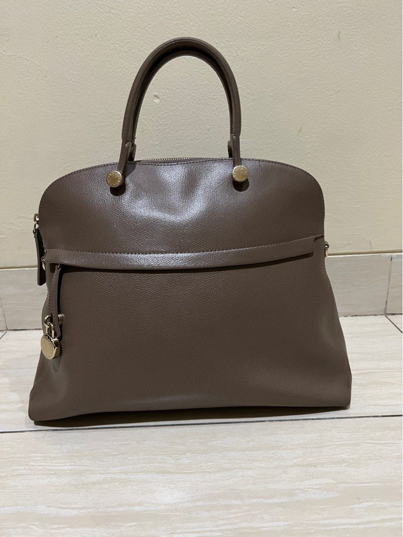 Furla piper dome size L Barang Mewah Tas Dompet di Carousell
