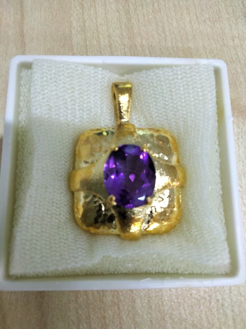 Gold store and amethyst