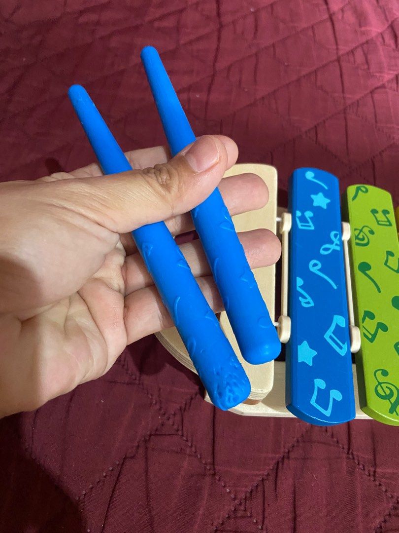 Hape Wooden Xylophone (Category: Educational & Learning Toys) located in Rizal. Submitted by katcascloset (Listing ID 1251905958, Image 3). Description: See flaw on pic.
