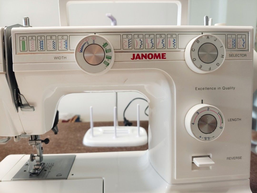 Janome L392 portable sewing machine, Hobbies & Toys, Stationery