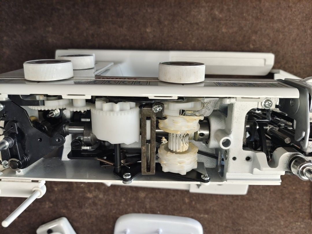 Janome L392 portable sewing machine, Hobbies & Toys, Stationery