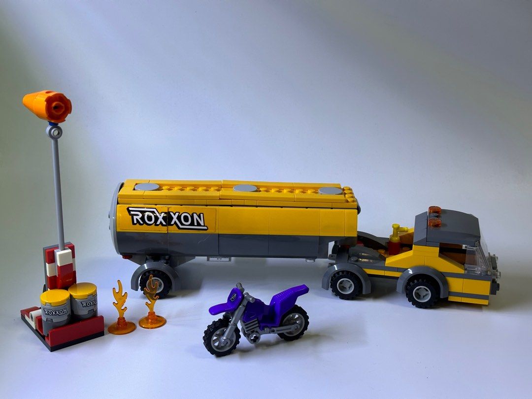 Lego 76067 Tanker truck takedown
