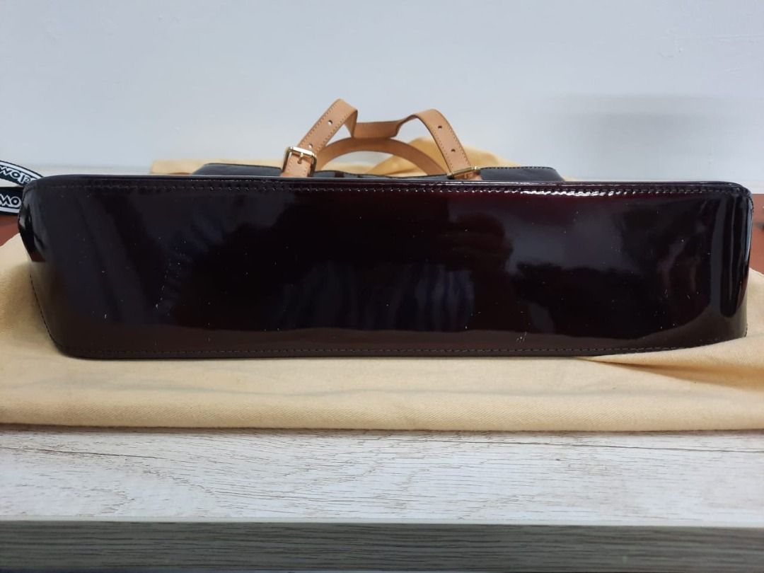 Brentwood patent leather crossbody bag Louis Vuitton Burgundy in
