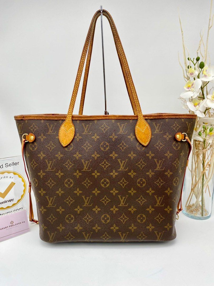 Louis Vuitton Neverfull Pouch (Rose Ballerina), Luxury, Bags & Wallets on  Carousell