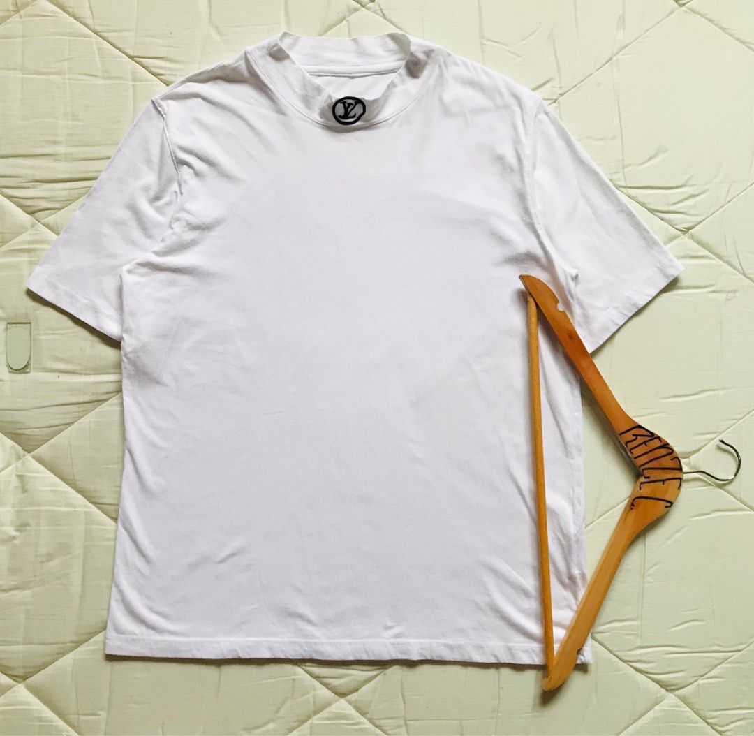 Louis Vuitton monogram white tshirt with detachable pocket, Men's Fashion,  Tops & Sets, Tshirts & Polo Shirts on Carousell