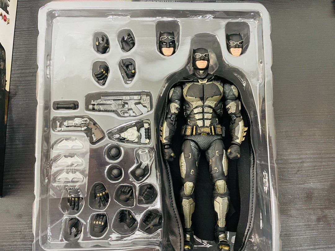 Mafex batman discount tactical suit