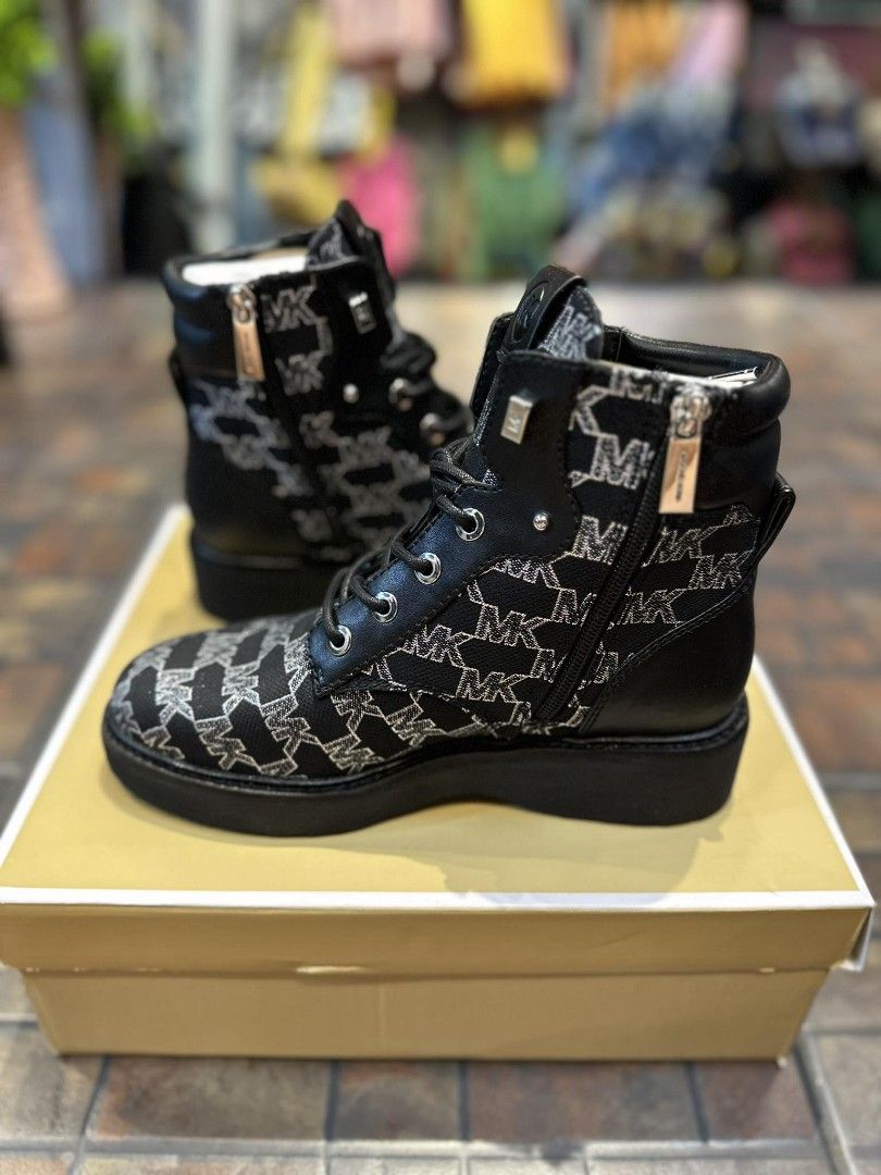 Michael kors boots size 7 top
