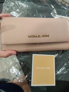 In stock• 🔥Sale 🔥 Michael Kors Jet Set Medium Saffiano Leather Top-Zip  Tote Bag, Women's Fashion, Bags & Wallets, Tote Bags on Carousell