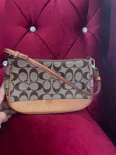 (Category: ) located in . Submitted by sellingluxitems (Listing ID 1251881128, Image 1). Description: .