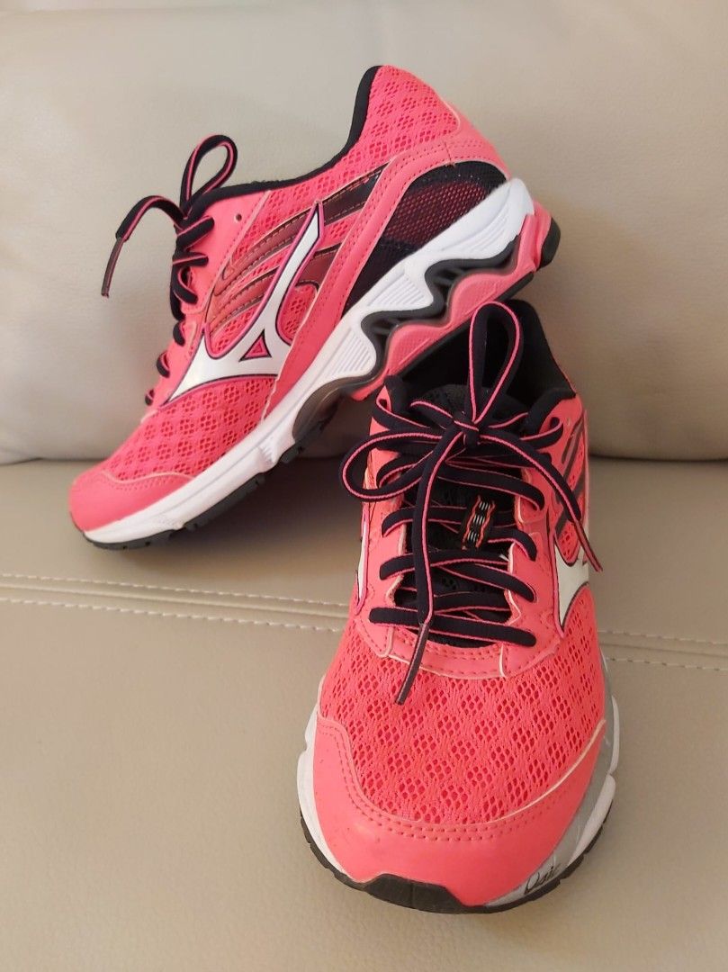 Mizuno sneaker clearance