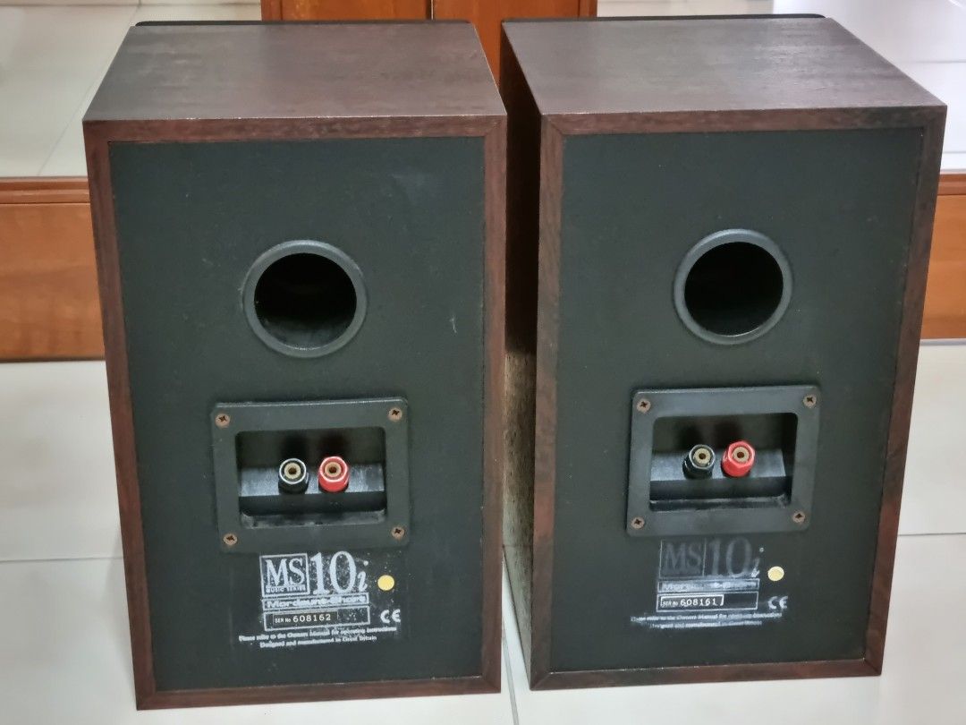 Mordaunt short MS10i bookshelf speakers ( with pair of free wall