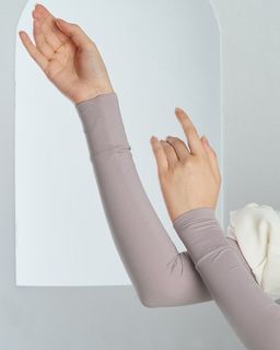 Naelofar Nwear Aura Hand Socks in Bridal Rose