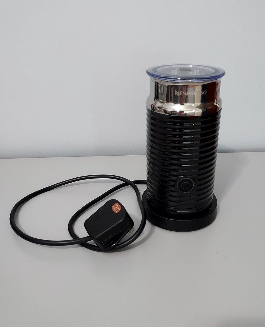 Nespresso Essenza mini Coffee Machine + Aeroccino3 milk frother with 2