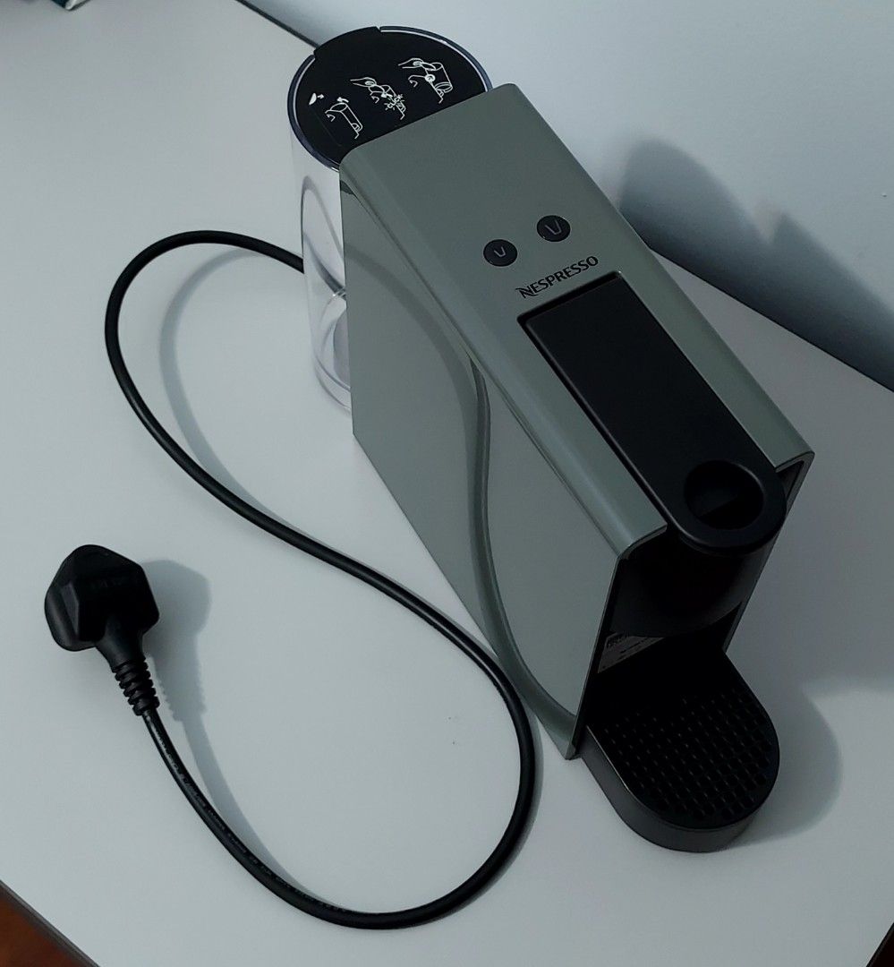 Nespresso Essenza mini Coffee Machine + Aeroccino3 milk frother with 2