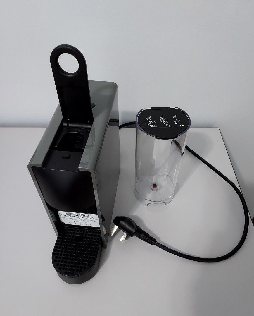 Nespresso Essenza mini Coffee Machine + Aeroccino3 milk frother with 2